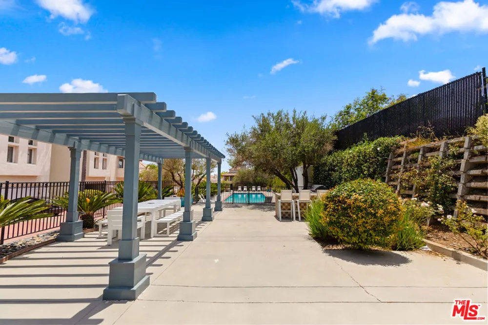 6435 Zumirez Drive #14 Malibu, CA 90265