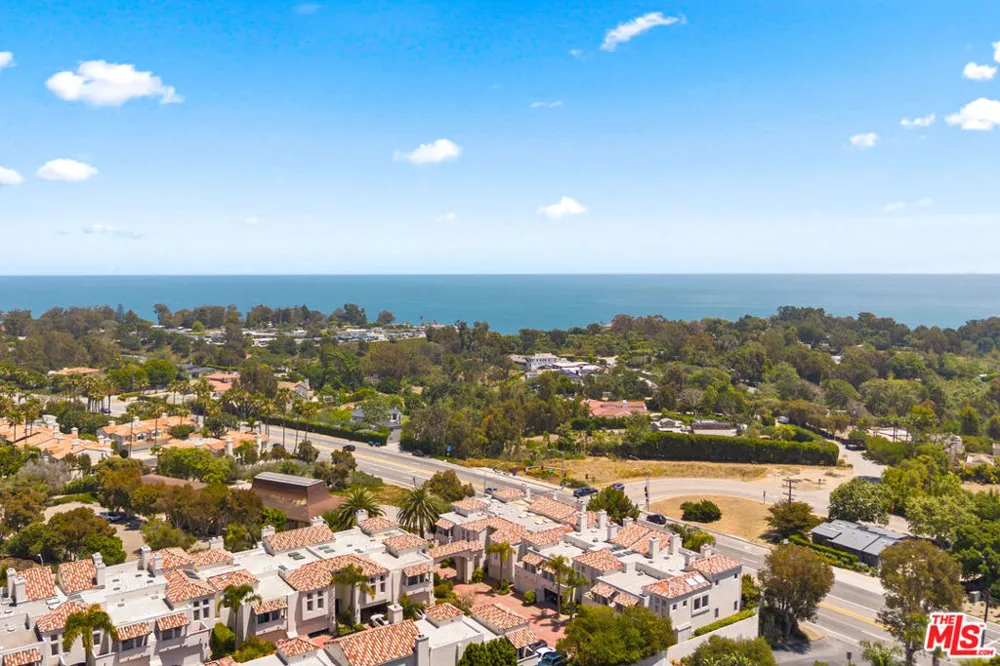 6435 Zumirez Drive #14 Malibu, CA 90265