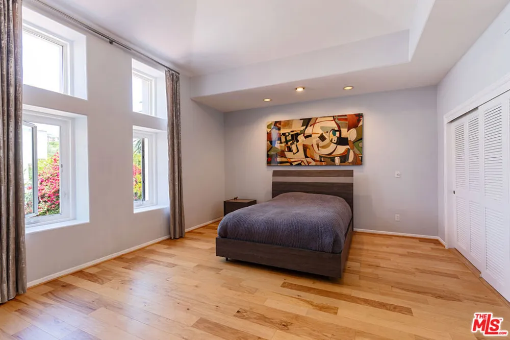 6435 Zumirez Drive #14 Malibu, CA 90265