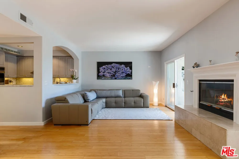 6435 Zumirez Drive #14 Malibu, CA 90265