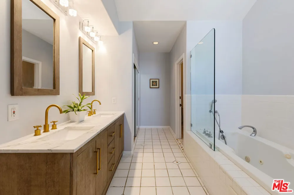 6435 Zumirez Drive #14 Malibu, CA 90265