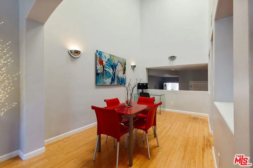 6435 Zumirez Drive #14 Malibu, CA 90265