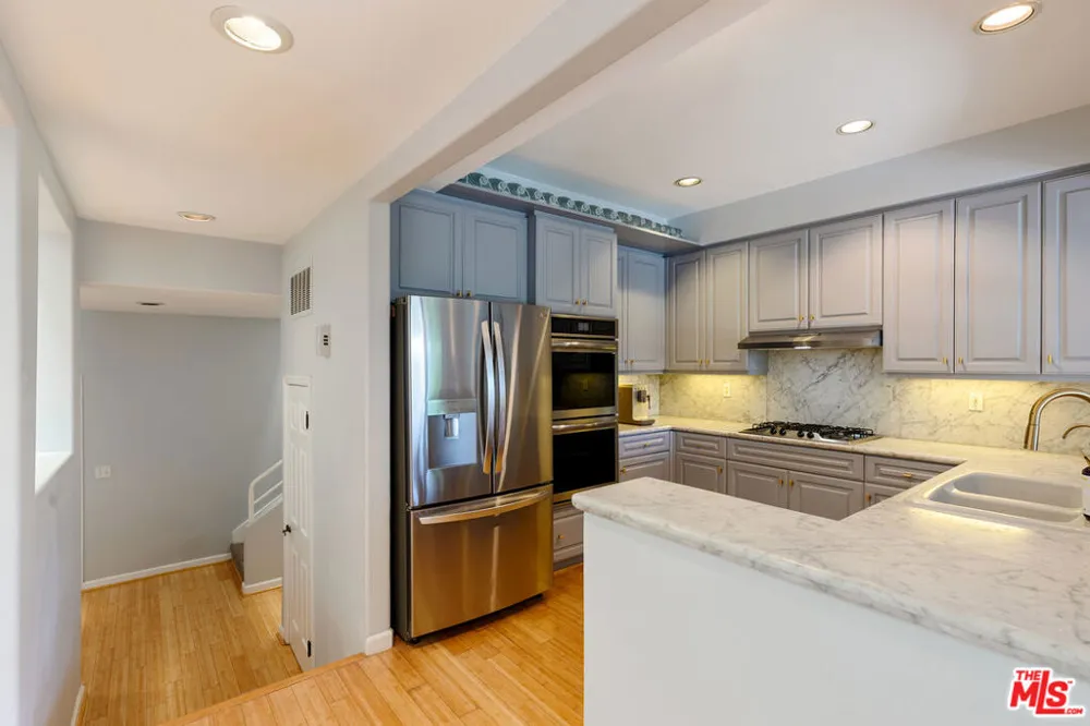 6435 Zumirez Drive #14 Malibu, CA 90265