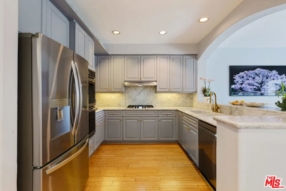 6435 Zumirez Drive #14 Malibu, CA 90265