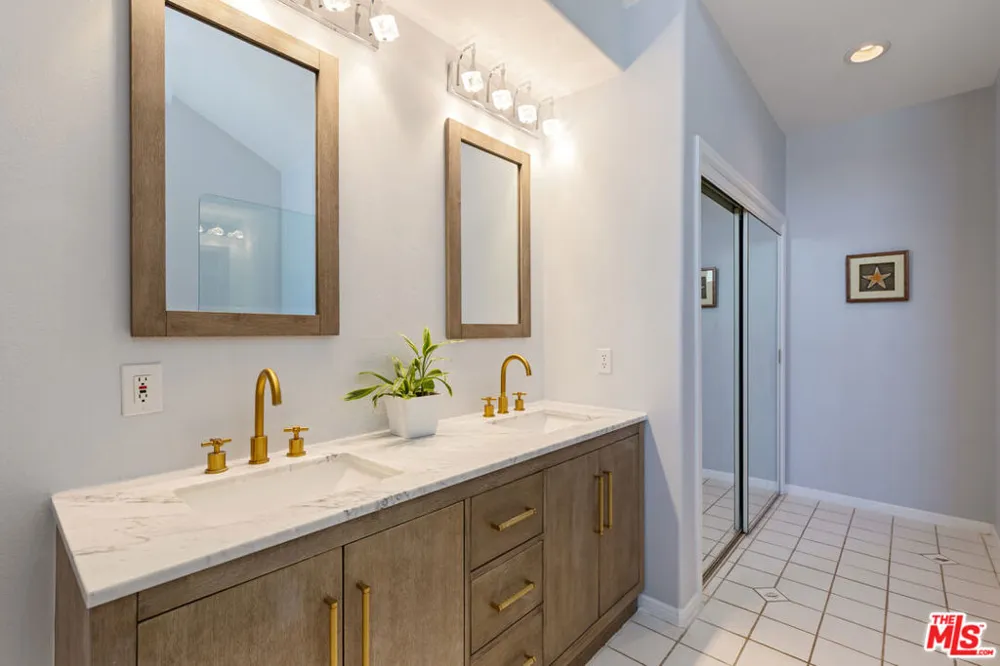 6435 Zumirez Drive #14 Malibu, CA 90265
