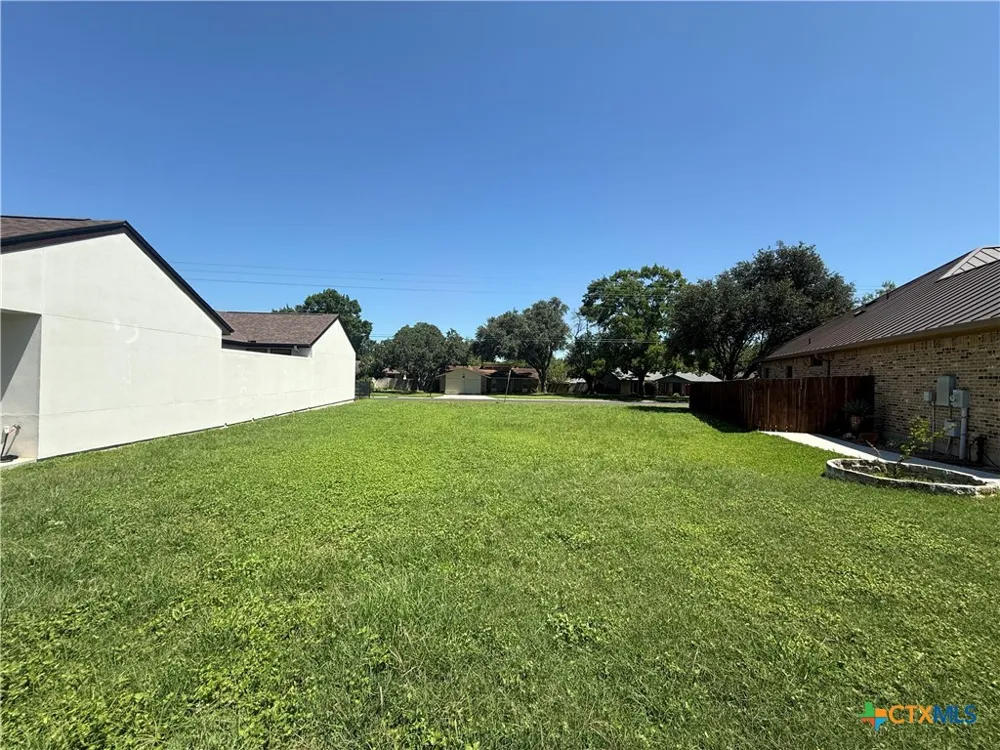 1732 Nordberg Seguin, TX 78155