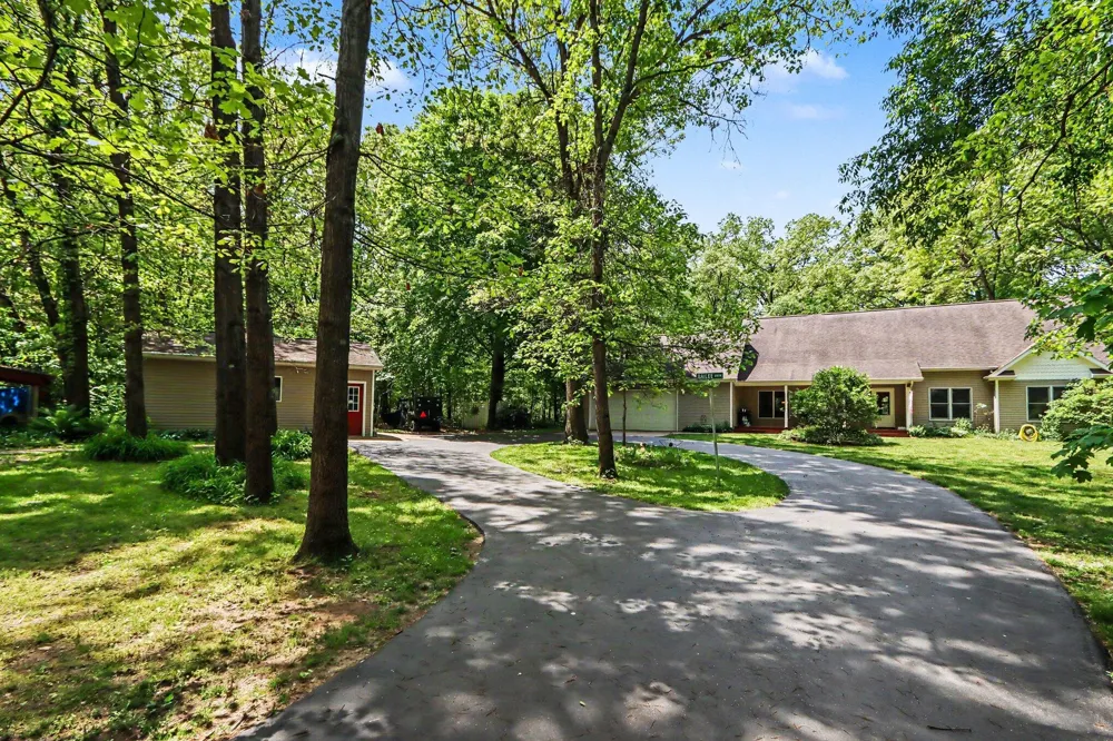 26805 Drape Road Lawton, MI 49065