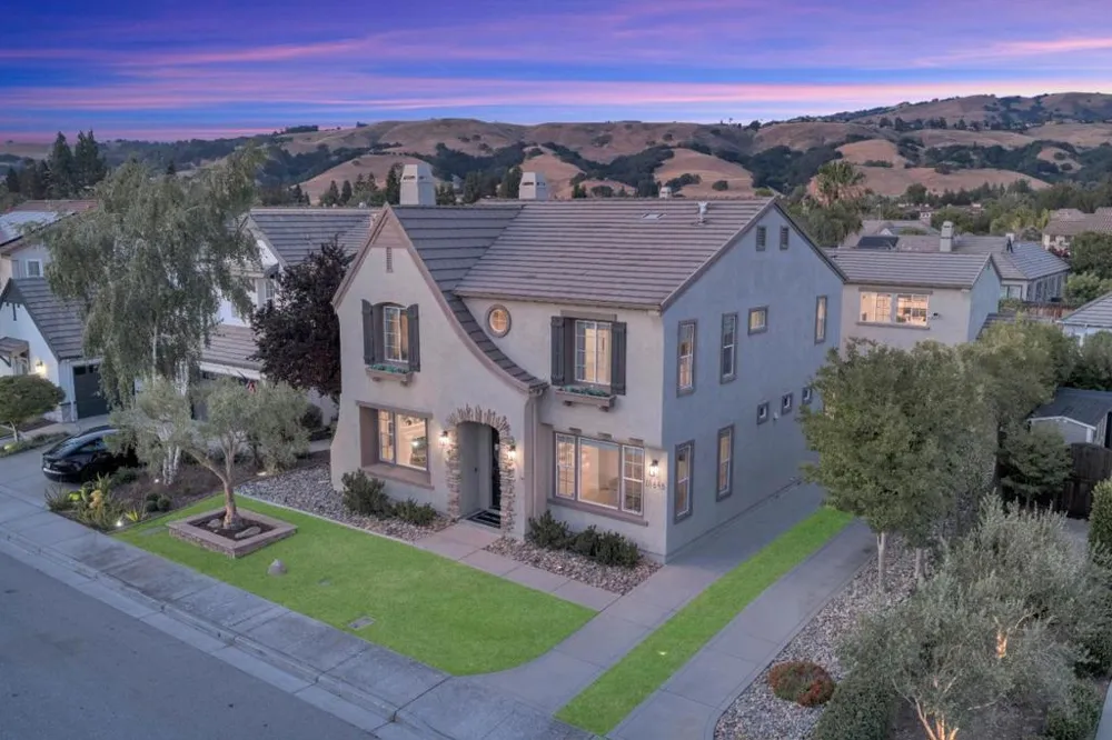 16845 Zinfandel Circle Morgan Hill, CA 95037