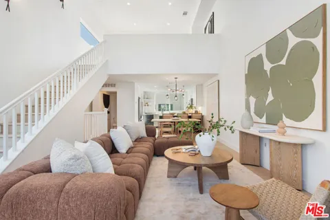 11222 W Victory Boulevard #2