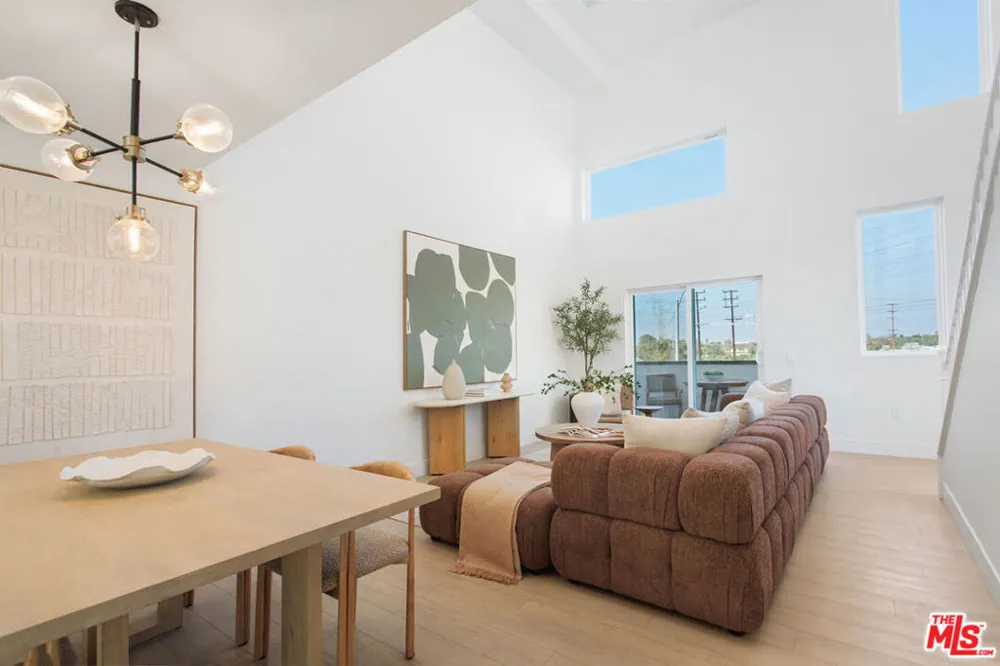 11222 W Victory Boulevard #2 North Hollywood, CA 91606