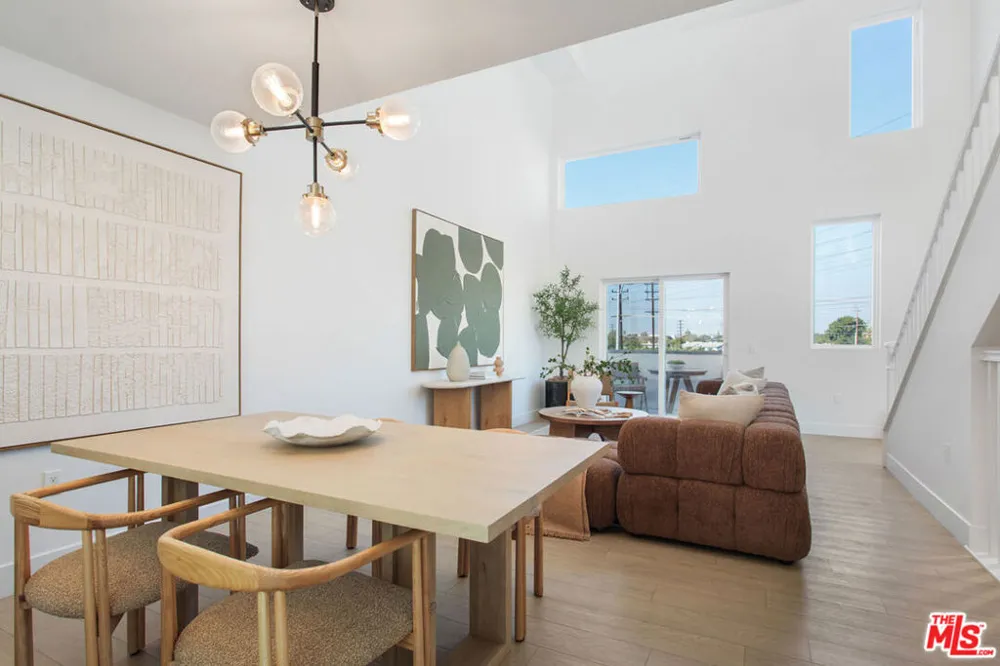 11222 W Victory Boulevard #2 North Hollywood, CA 91606