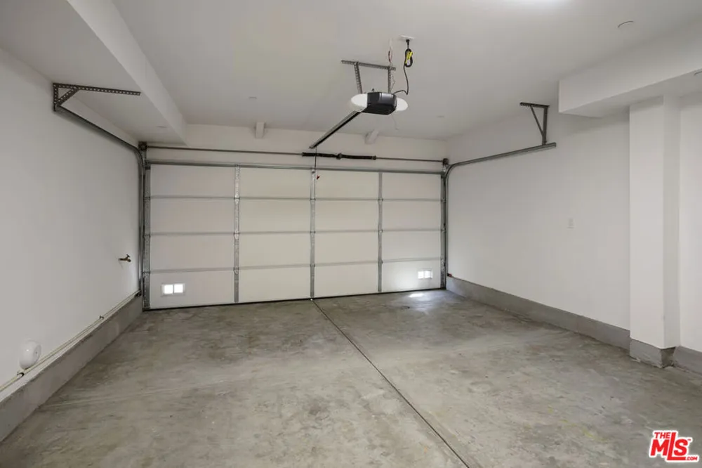 11222 W Victory Boulevard #2 North Hollywood, CA 91606
