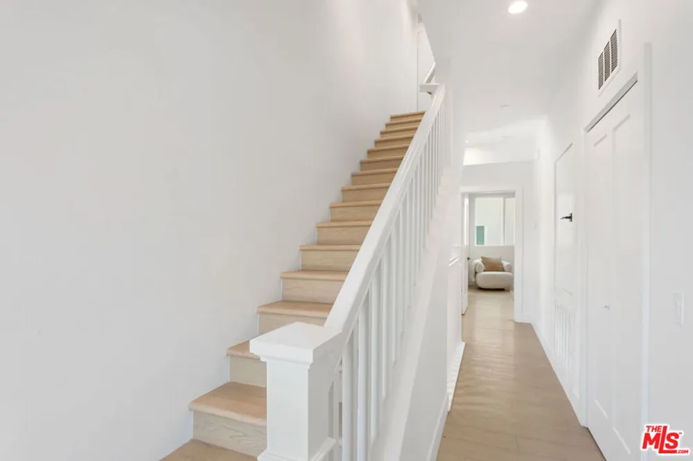 11222 W Victory Boulevard #2 North Hollywood, CA 91606