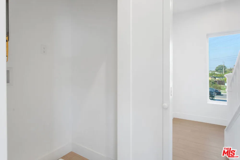 11222 W Victory Boulevard #2 North Hollywood, CA 91606
