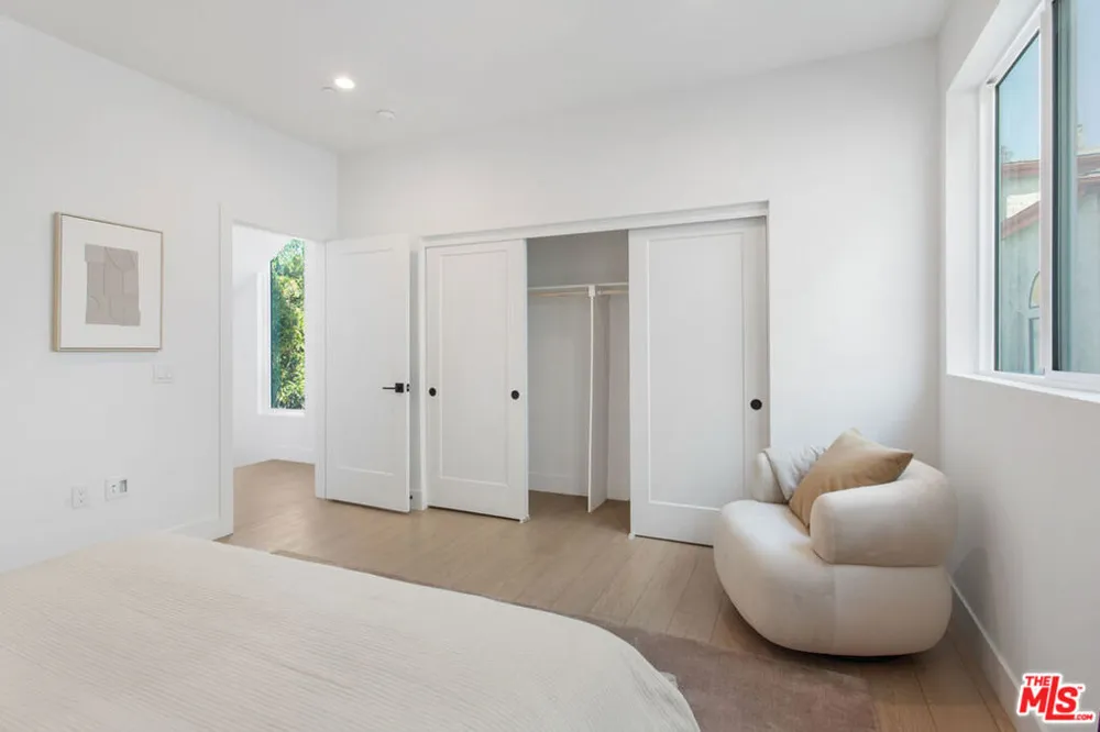 11222 W Victory Boulevard #2 North Hollywood, CA 91606