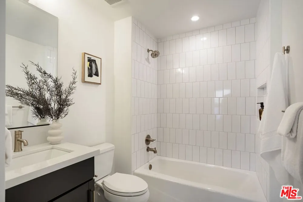 11222 W Victory Boulevard #2 North Hollywood, CA 91606