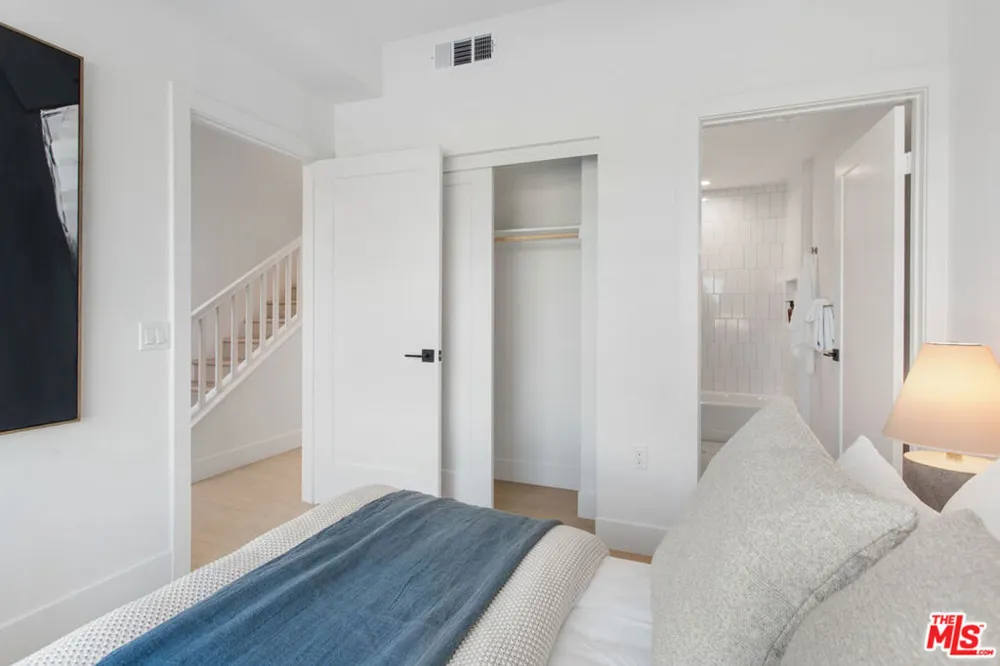 11222 W Victory Boulevard #2 North Hollywood, CA 91606