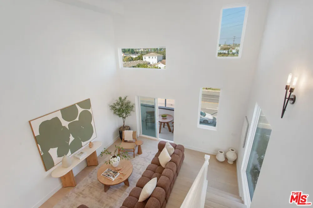 11222 W Victory Boulevard #2 North Hollywood, CA 91606