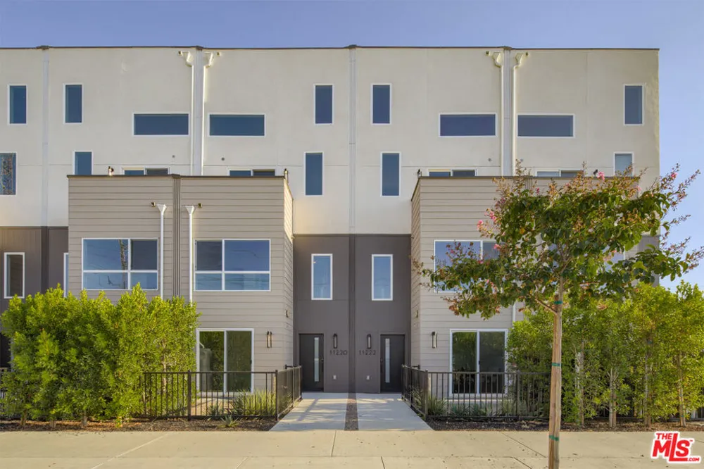 11222 W Victory Boulevard #2 North Hollywood, CA 91606