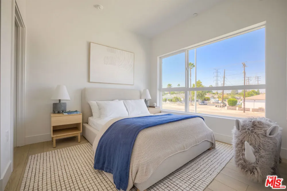 11222 W Victory Boulevard #2 North Hollywood, CA 91606