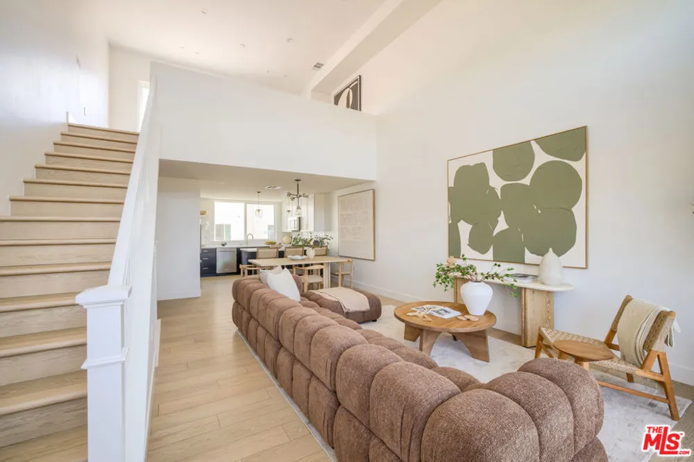 11222 W Victory Boulevard #2 North Hollywood, CA 91606