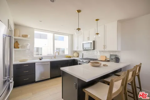 11222 W Victory Boulevard #2