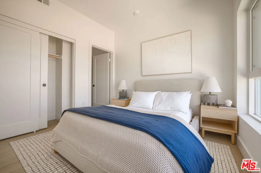 11222 W Victory Boulevard #2 North Hollywood, CA 91606