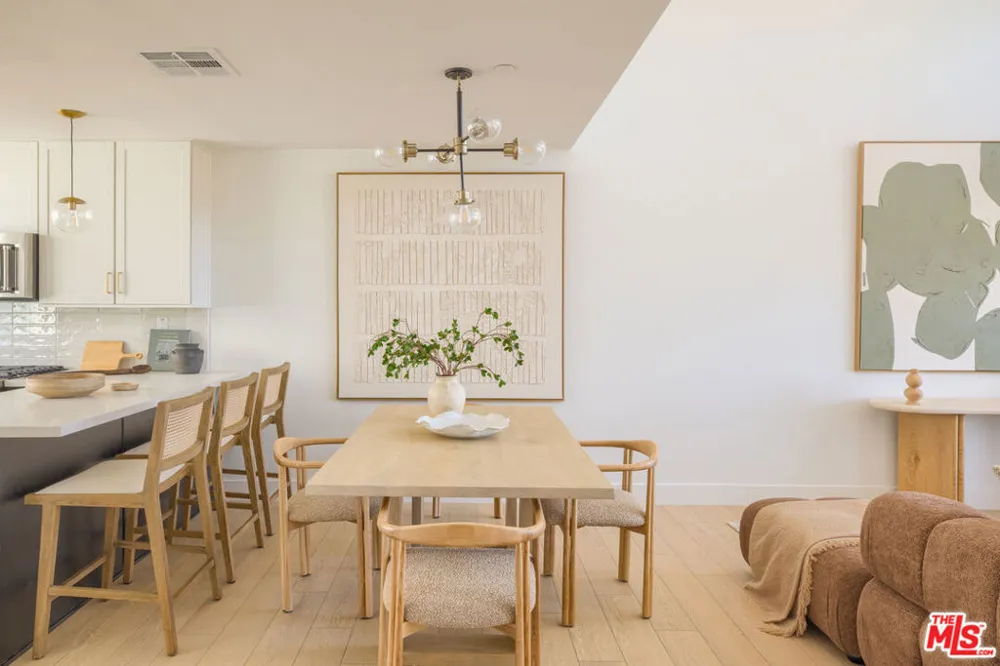 11222 W Victory Boulevard #2 North Hollywood, CA 91606