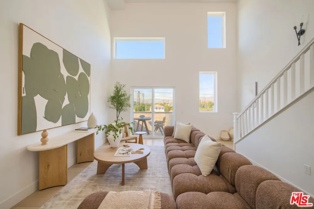 11222 W Victory Boulevard #2 North Hollywood, CA 91606