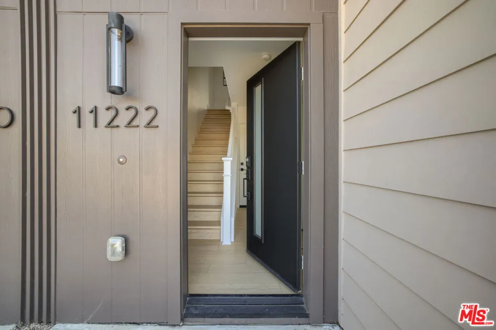 11222 W Victory Boulevard #2 North Hollywood, CA 91606