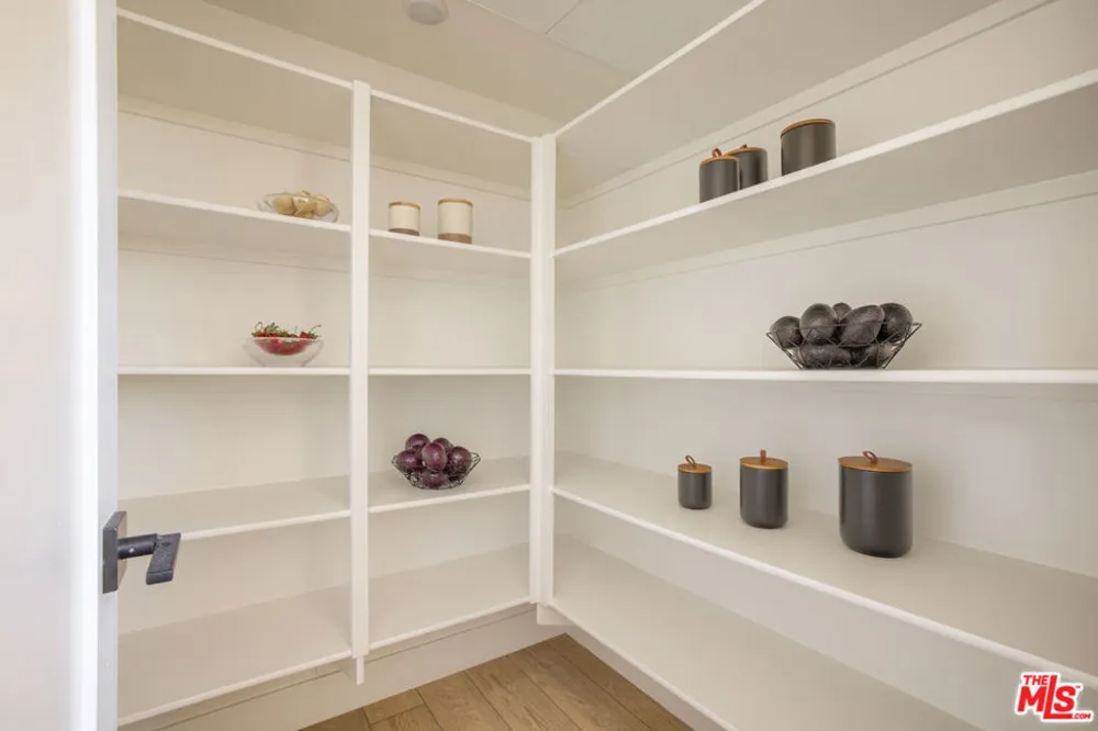 11222 W Victory Boulevard #2 North Hollywood, CA 91606