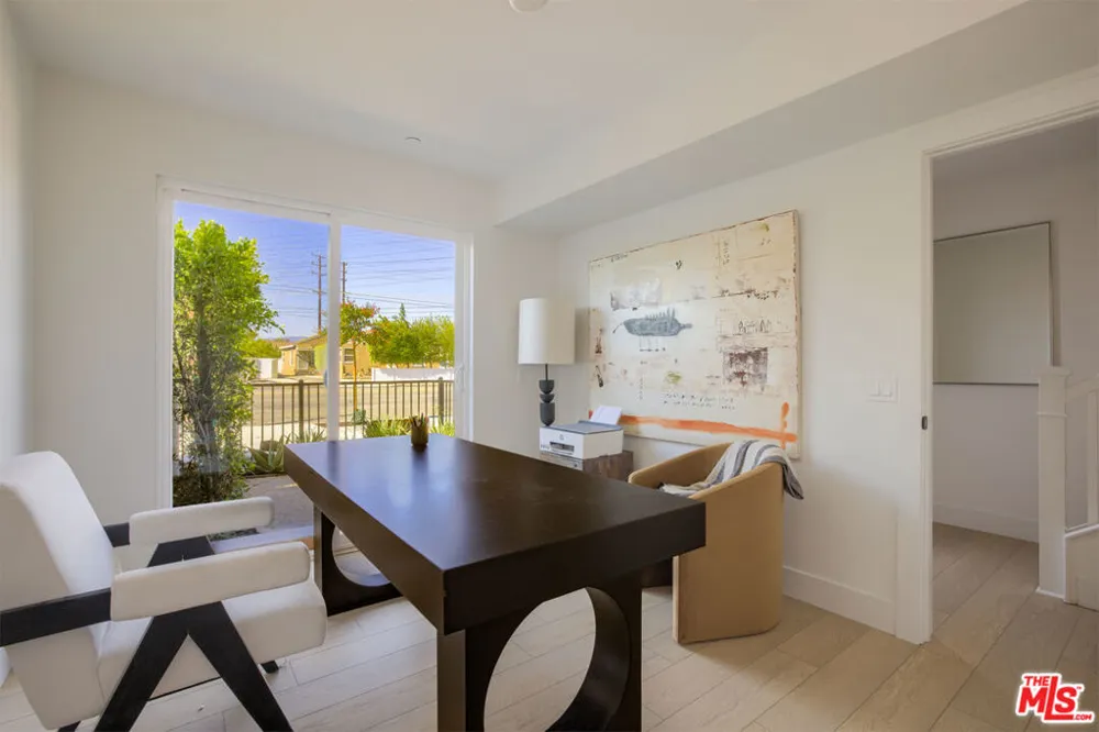 11222 W Victory Boulevard #2 North Hollywood, CA 91606