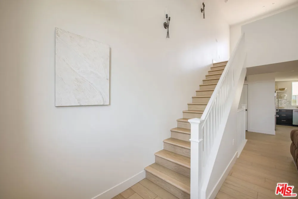 11222 W Victory Boulevard #2 North Hollywood, CA 91606