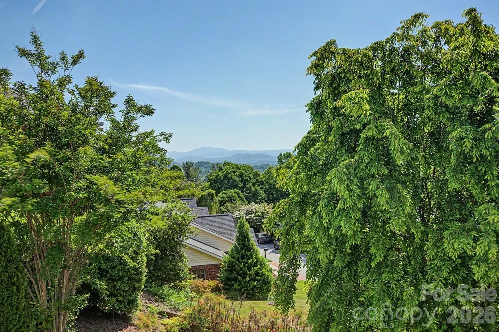 606 Carriage Commons Drive Hendersonville, NC 28791