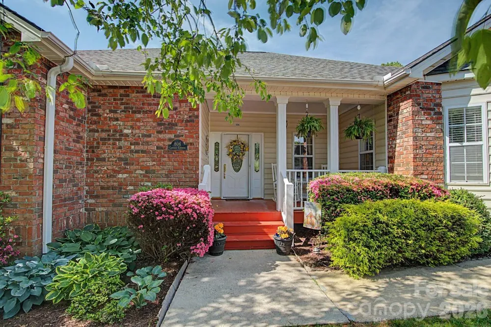 606 Carriage Commons Drive Hendersonville, NC 28791