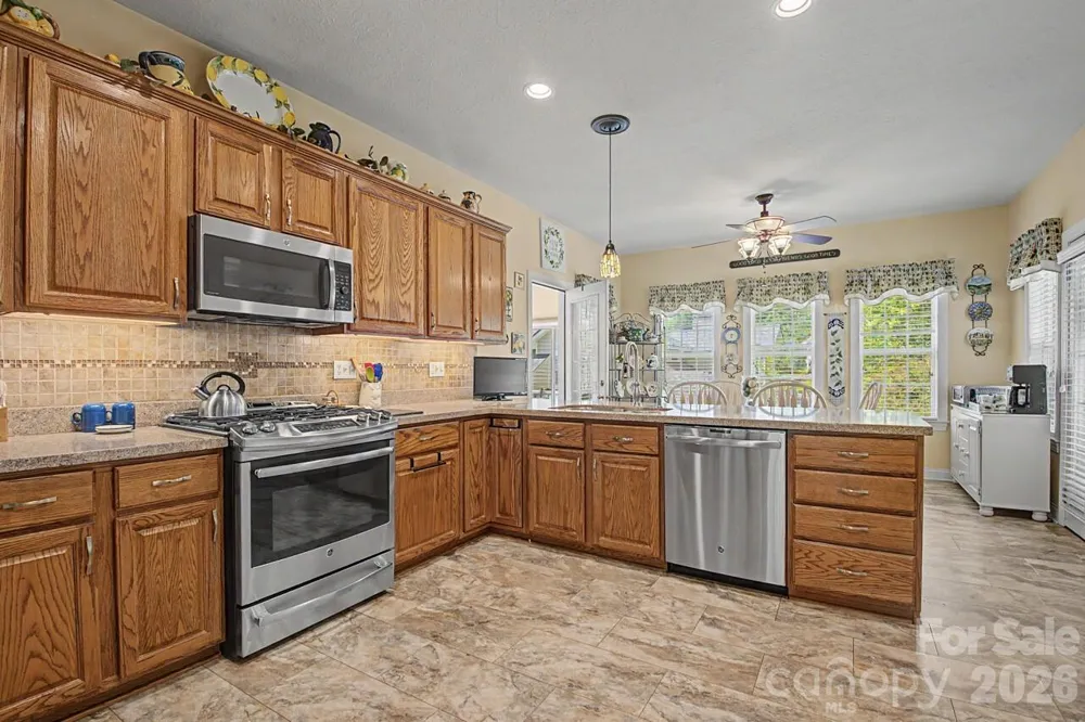 606 Carriage Commons Drive Hendersonville, NC 28791
