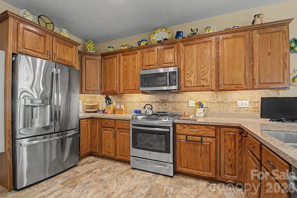 606 Carriage Commons Drive Hendersonville, NC 28791