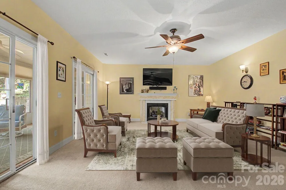 606 Carriage Commons Drive Hendersonville, NC 28791
