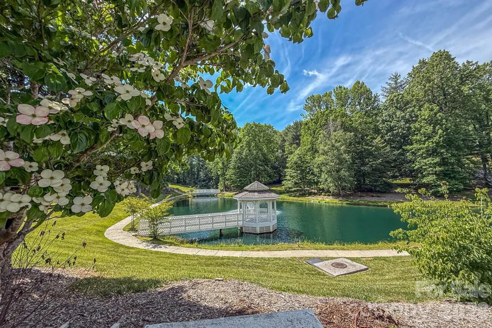 606 Carriage Commons Drive Hendersonville, NC 28791
