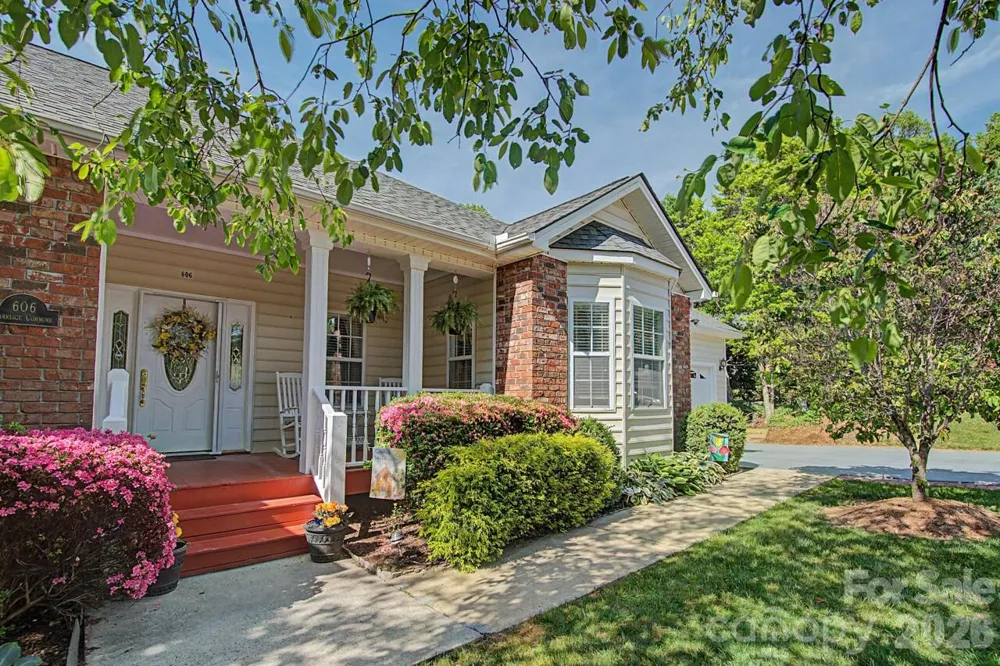 606 Carriage Commons Drive Hendersonville, NC 28791