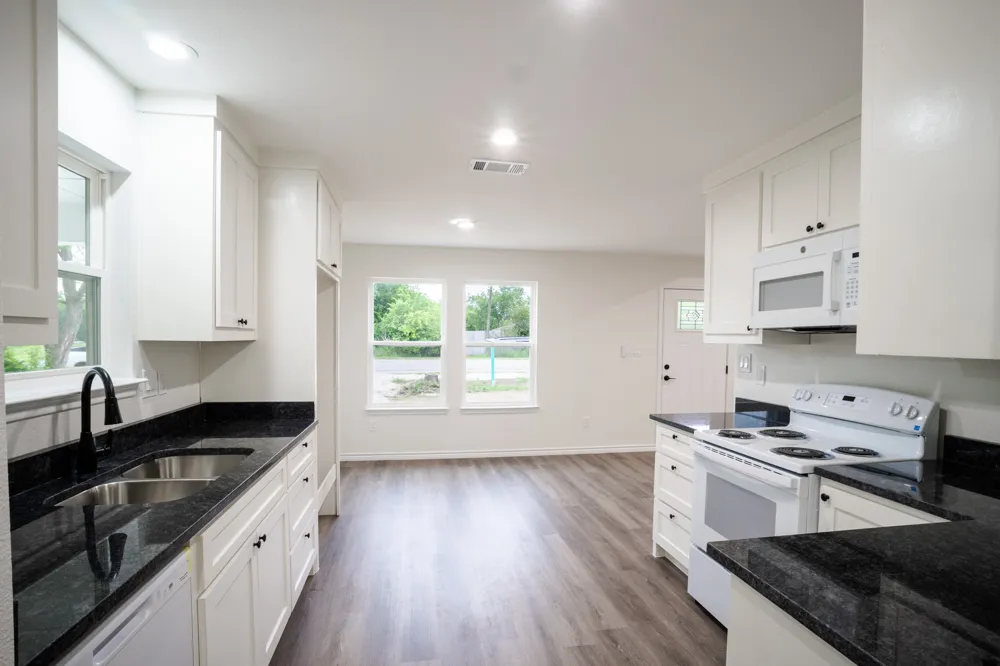 1333 E Palestine Mexia, TX 76667
