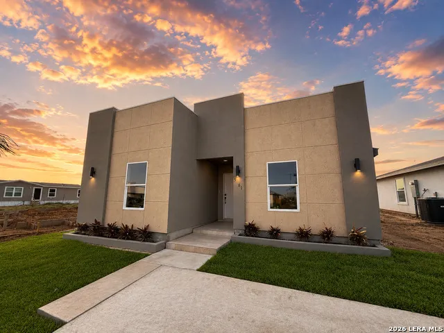 5061 Luna Grande Loop Laredo, TX 78046