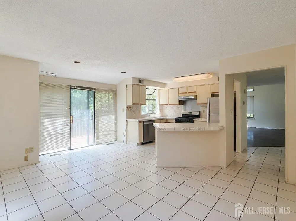 83 Sayre Drive Plainsboro, NJ 08540