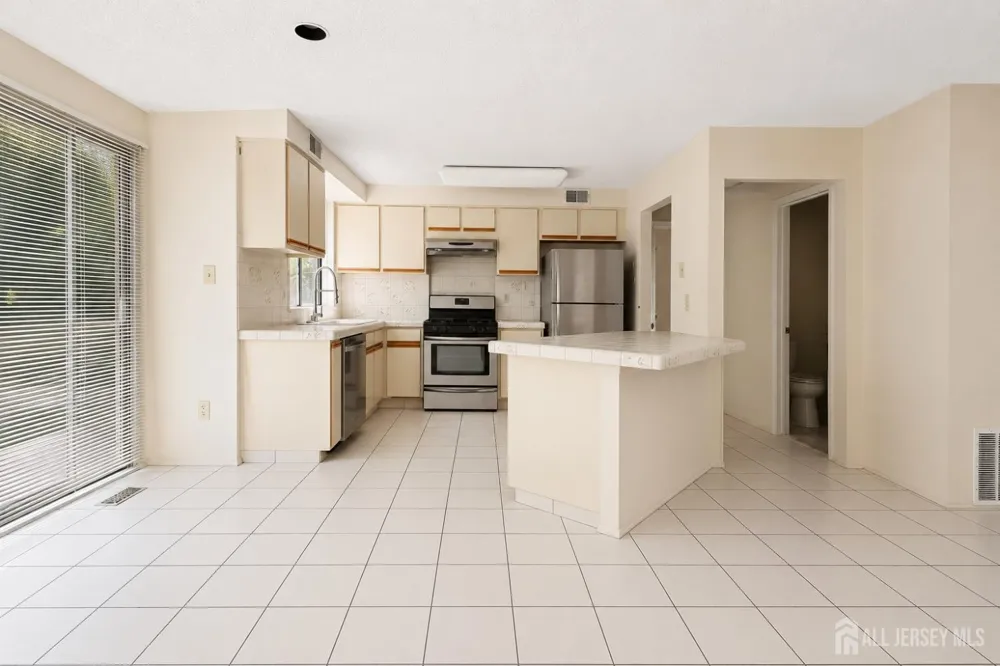 83 Sayre Drive Plainsboro, NJ 08540