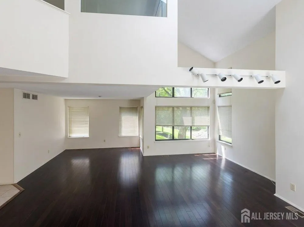 83 Sayre Drive Plainsboro, NJ 08540