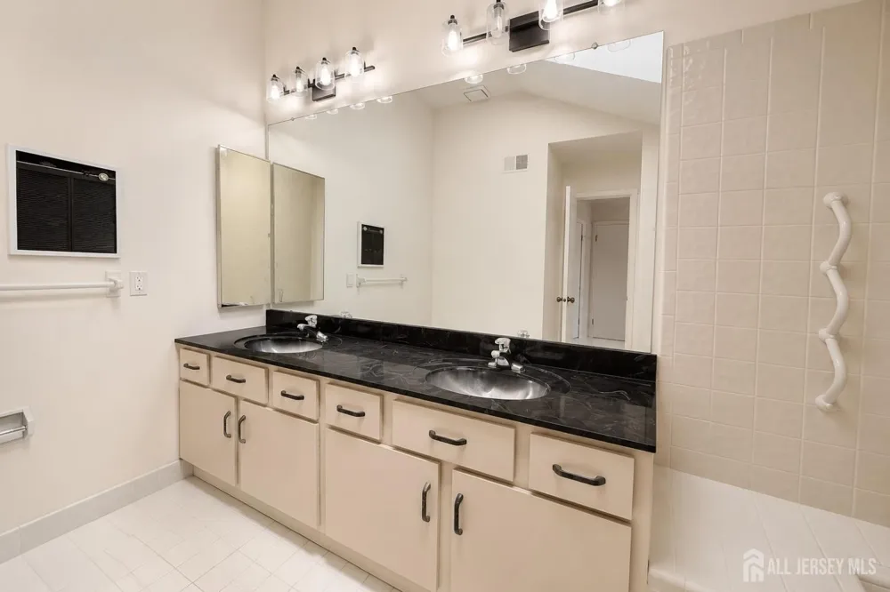83 Sayre Drive Plainsboro, NJ 08540