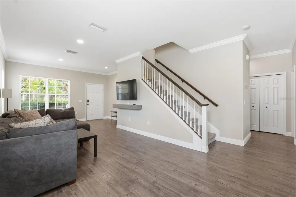 8836 CAMERON CREST DRIVE Tampa, FL 33626