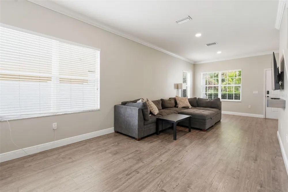 8836 CAMERON CREST DRIVE Tampa, FL 33626