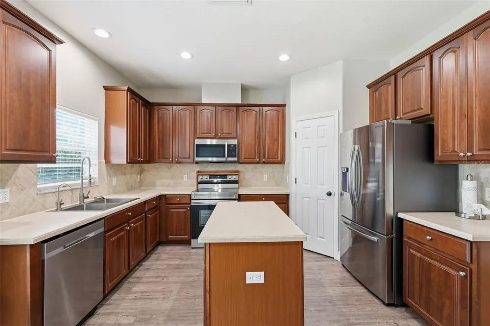 8836 CAMERON CREST DRIVE Tampa, FL 33626
