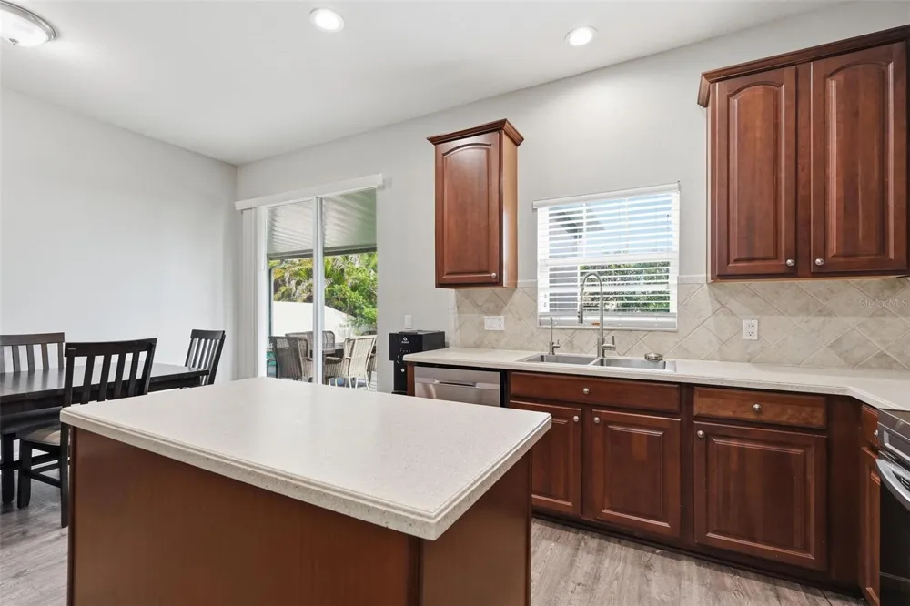 8836 CAMERON CREST DRIVE Tampa, FL 33626